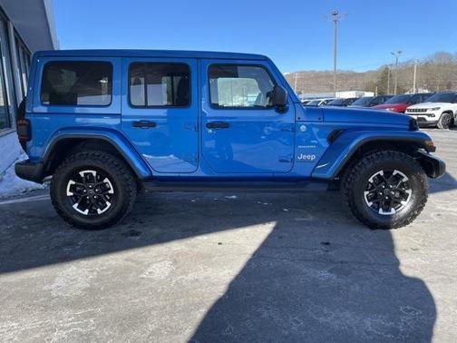 2024 Jeep Wrangler 4-Door Sahara 4x4