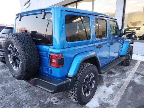 2024 Jeep Wrangler 4-Door Sahara 4x4