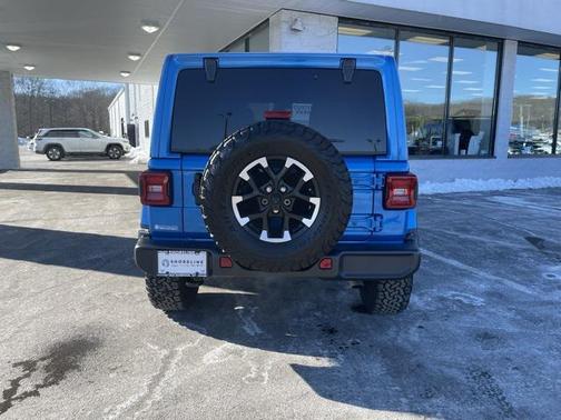 2024 Jeep Wrangler 4-Door Sahara 4x4