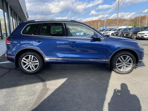 2016 Volkswagen Touareg VR6 Lux