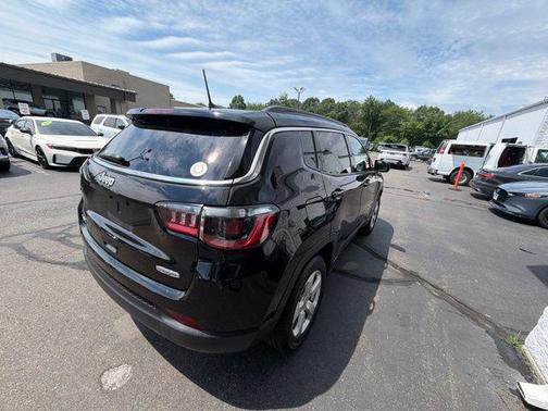 Diamond Black Crystal Pearlcoat 2021 Jeep Compass Latitude