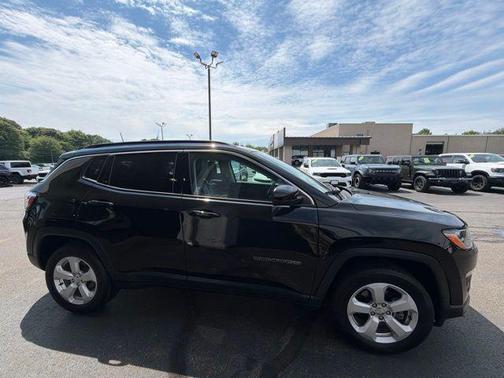 Diamond Black Crystal Pearlcoat 2021 Jeep Compass Latitude