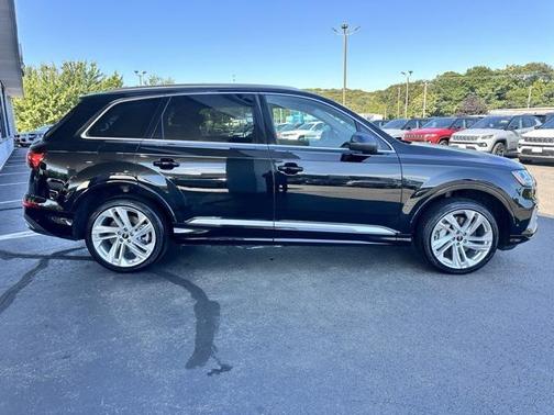 2022 Audi Q7 55 Premium Plus