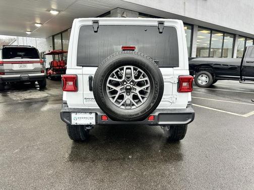 2025 Jeep Wrangler 4-Door Sahara 4x4