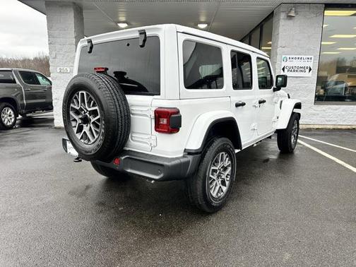 2025 Jeep Wrangler 4-Door Sahara 4x4
