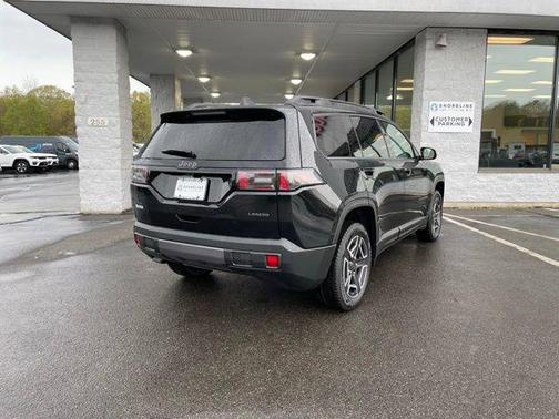 Diamond Black Crystal Pearlcoat 2026 Jeep Cherokee Laredo