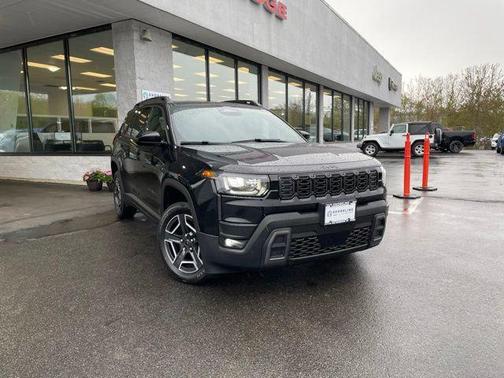 Diamond Black Crystal Pearlcoat 2026 Jeep Cherokee Laredo