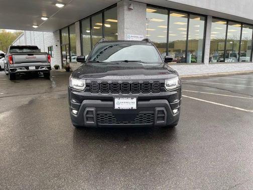 Diamond Black Crystal Pearlcoat 2026 Jeep Cherokee Laredo
