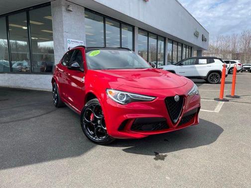 Alfa Rosso 2022 Alfa Romeo Stelvio Quadrifoglio