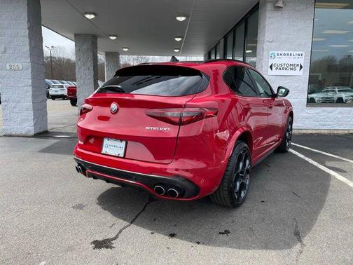 Alfa Rosso 2022 Alfa Romeo Stelvio Quadrifoglio