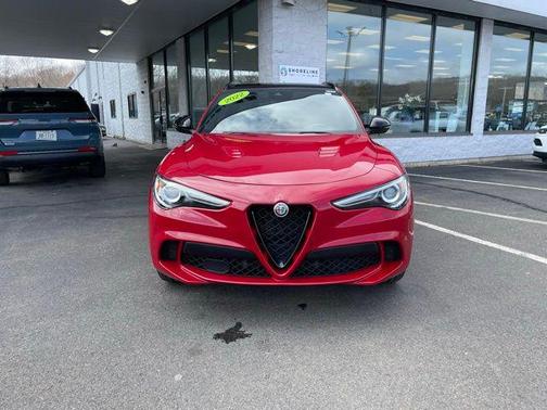 Alfa Rosso 2022 Alfa Romeo Stelvio Quadrifoglio