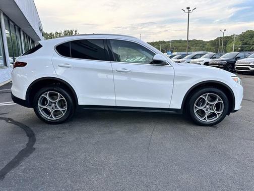 2018 Alfa Romeo Stelvio Base
