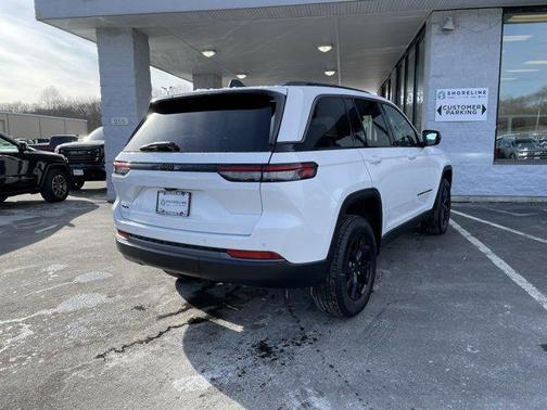 2026 Jeep Grand Cherokee Altitude