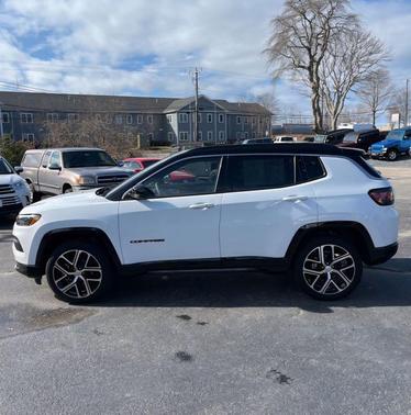 Bright White Clearcoat 2024 Jeep Compass Limited