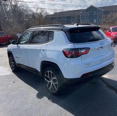 Bright White Clearcoat 2024 Jeep Compass Limited