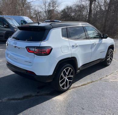 Bright White Clearcoat 2024 Jeep Compass Limited