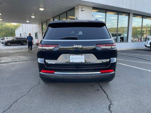 Diamond Black Crystal Pearlcoat 2023 Jeep Grand Cherokee L Limited