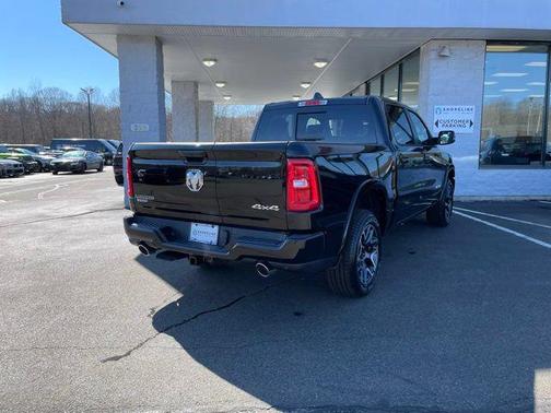 Diamond Black Crystal Pearlcoat 2026 RAM 1500 Laramie