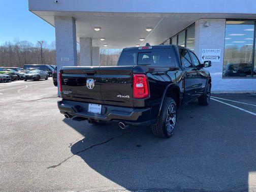 Diamond Black Crystal Pearlcoat 2026 RAM 1500 Laramie