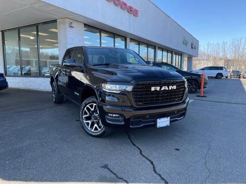 Diamond Black Crystal Pearlcoat 2026 RAM 1500 Laramie