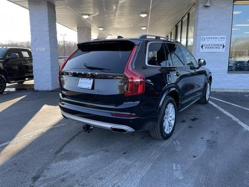 2016 Volvo XC90 T6 Momentum