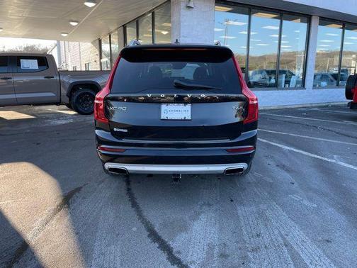 2016 Volvo XC90 T6 Momentum