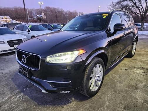2016 Volvo XC90 T6 Momentum