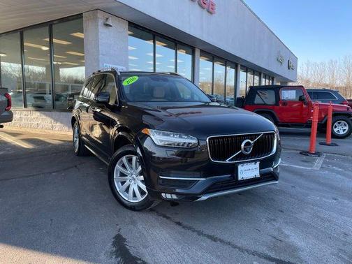 2016 Volvo XC90 T6 Momentum