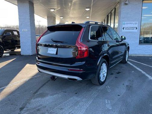 2016 Volvo XC90 T6 Momentum