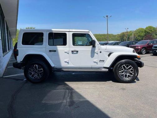 Bright White Clearcoat 2026 Jeep Wrangler 4-Door Sahara 4x4