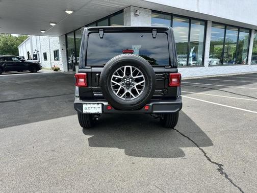 2025 Jeep Wrangler 4-Door Sahara 4x4