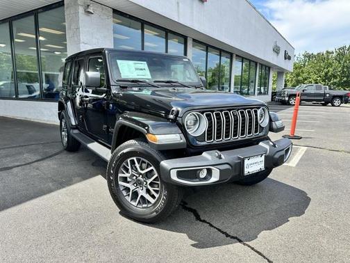 2025 Jeep Wrangler 4-Door Sahara 4x4