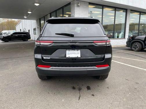 Diamond Black Crystal Pearlcoat 2026 Jeep Grand Cherokee Limited