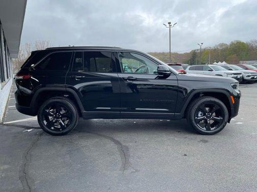 Diamond Black Crystal Pearlcoat 2026 Jeep Grand Cherokee Limited