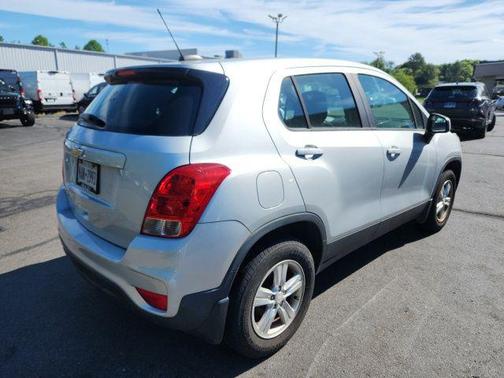 Silver Ice Metallic 2017 Chevrolet Trax LS