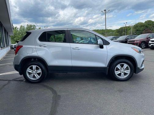 Silver Ice Metallic 2017 Chevrolet Trax LS