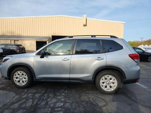 Ice Silver Metallic 2019 Subaru Forester Base