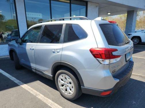 Ice Silver Metallic 2019 Subaru Forester Base