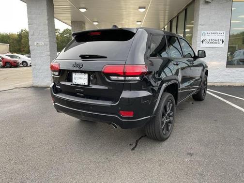 2022 Jeep Grand Cherokee Laredo