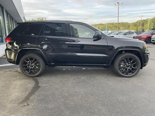 2022 Jeep Grand Cherokee Laredo