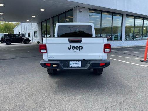 Bright White Clearcoat 2026 Jeep Gladiator 85th Anniversary Edition
