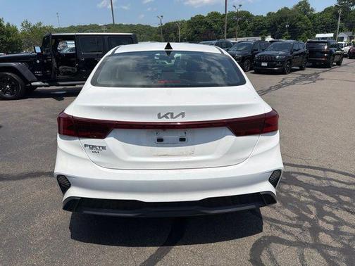 Snow White Pearl 2023 Kia Forte LXS