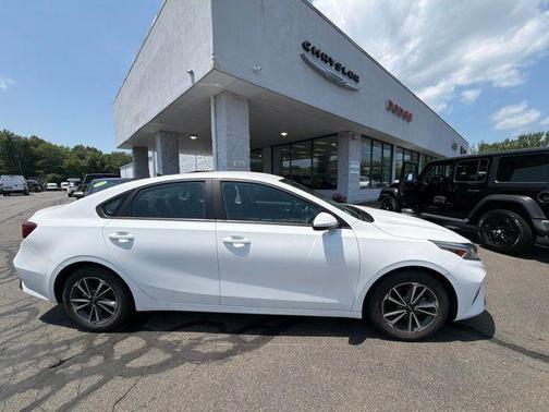 Snow White Pearl 2023 Kia Forte LXS