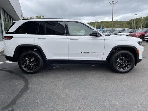 2025 Jeep Grand Cherokee Altitude