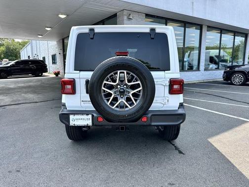 2025 Jeep Wrangler 4-Door Sahara 4x4
