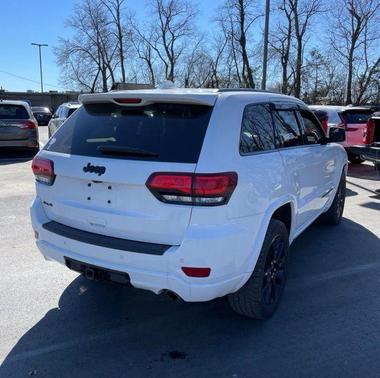 2022 Jeep Grand Cherokee Laredo