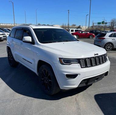 2022 Jeep Grand Cherokee Laredo
