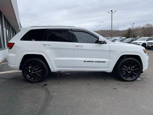 2022 Jeep Grand Cherokee Laredo