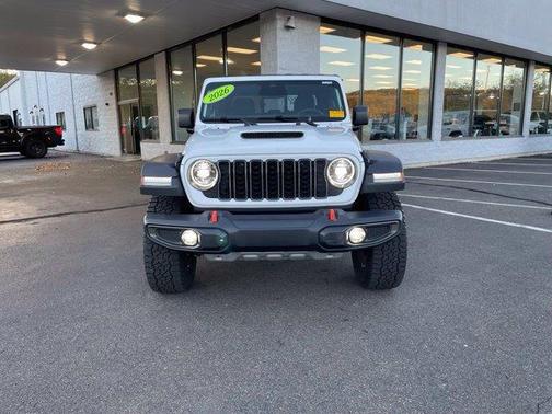 Bright White Clearcoat 2026 Jeep Gladiator Mojave 4x4