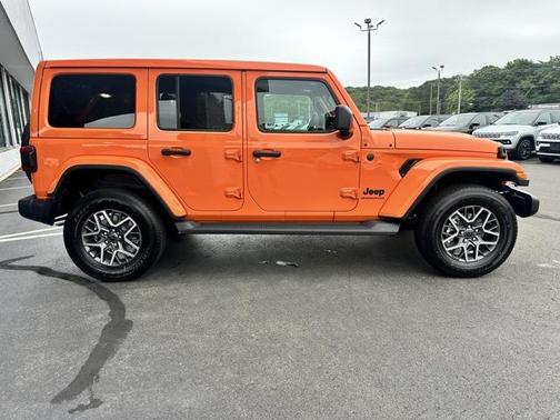 2025 Jeep Wrangler 4-Door Sahara 4x4